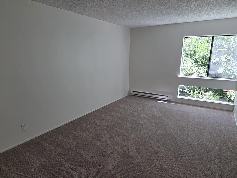 1049 Shell Blvd #8 — Photo 16