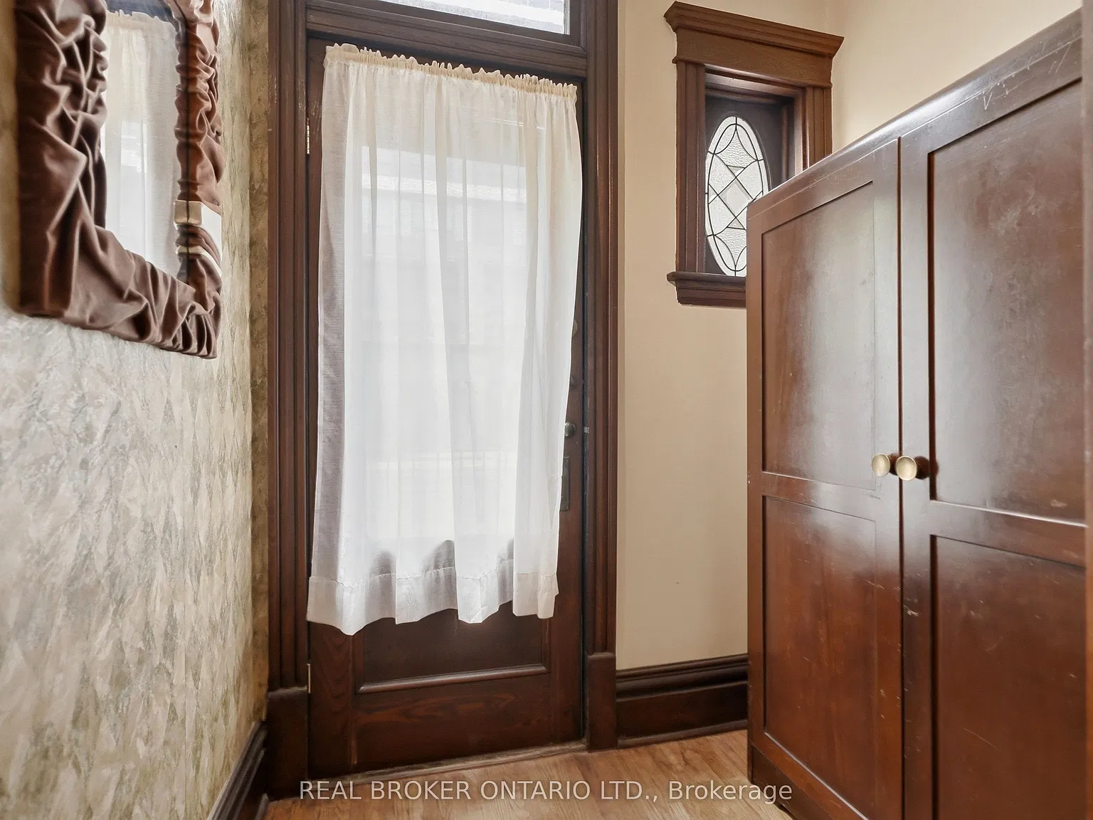 4 bed, $2,300 — Photo 4