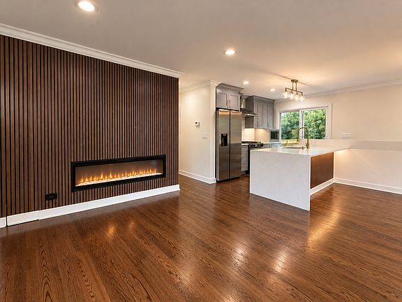 5th image of 1214 N Crabtree Ln