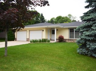 146 Fox Glen Rd, Fredonia, WI 53021