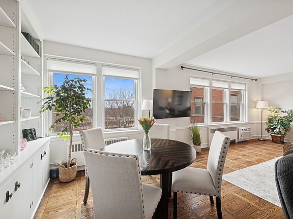 4th image of 1585 Ridge Ave APT 611