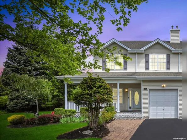 238 Rivendell Court, Melville, NY 11747