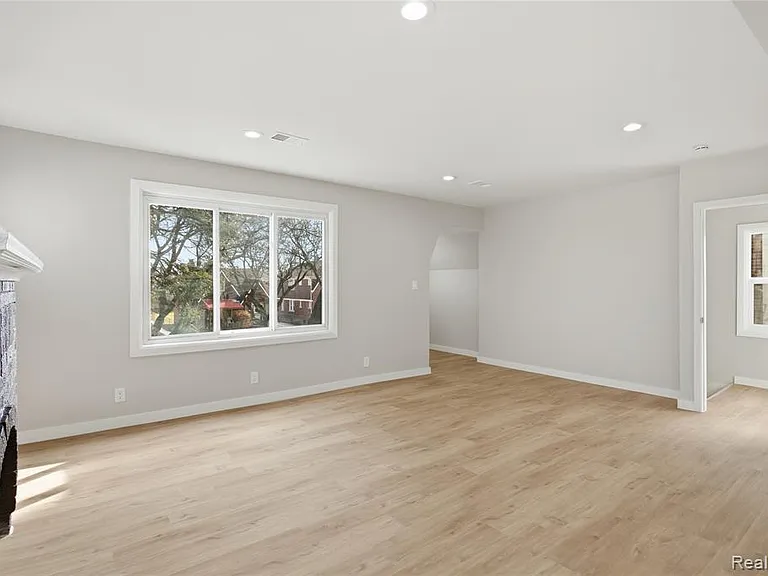 14615-14617 Winthrop St — Photo 38