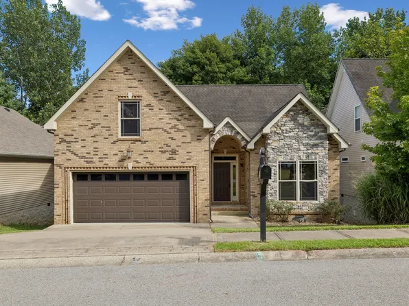 634 Hidden Valley Dr, Clarksville, TN 37040