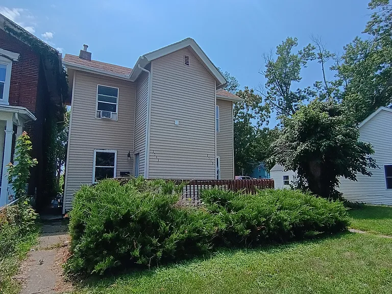 1541 W 3rd St — Photo 8