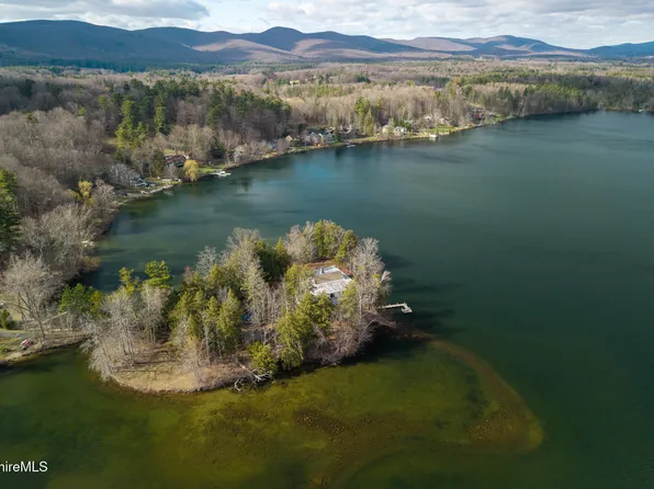 122 Blythewood Dr, Pittsfield, MA 01201