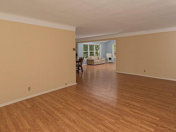 5th image of 5213 Thornbury Blvd