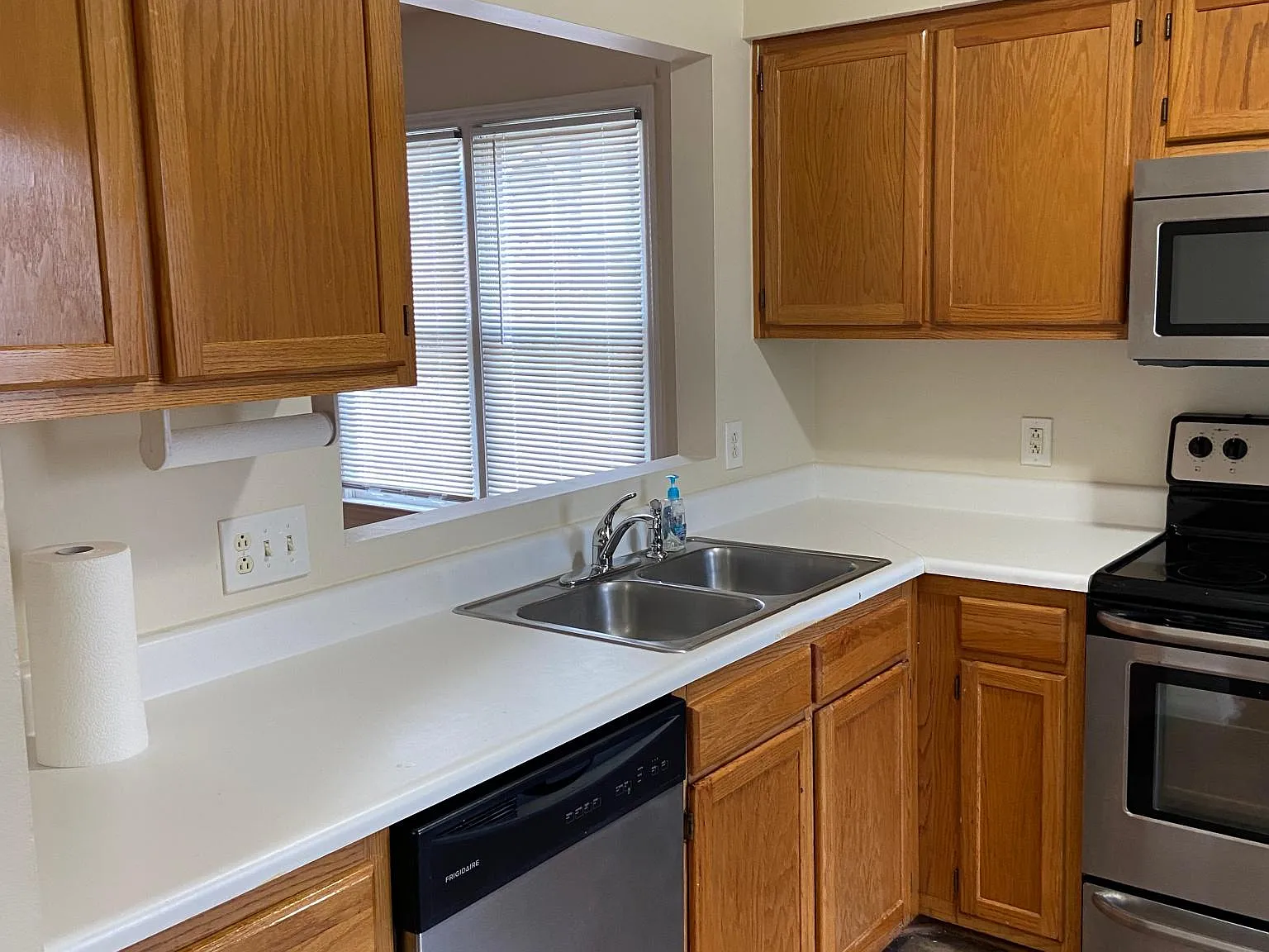 2 bed, 2.5 bath, 1224 sqft, $1,550 — Photo 3