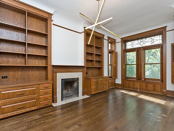 2nd image of 852 W Oakdale Ave #3