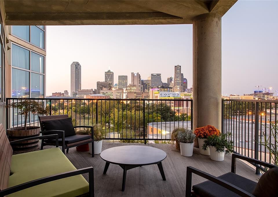 1st image of 1001 Belleview St #401