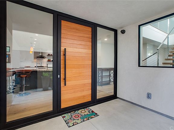 5th image of 222 Lugonia St