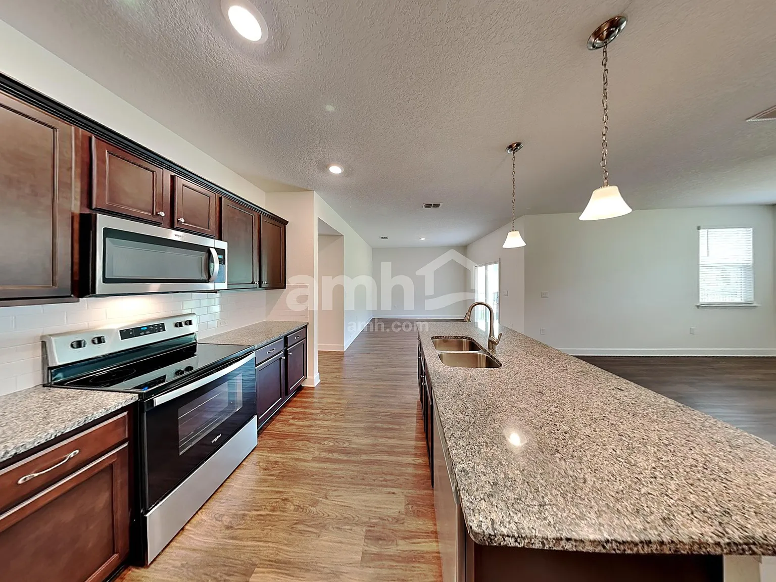 5 bed, 3.0 bath, 2215 sqft, $2,465 — Photo 3