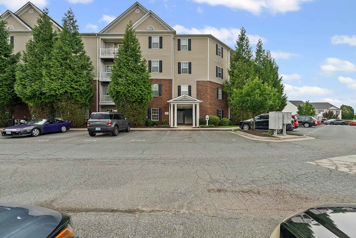 Building Photo - Wyndhurst Dr