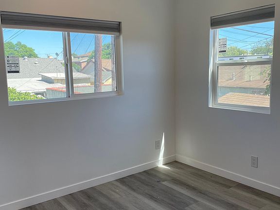 5th image of 2486 1/2 N Pasadena Ave