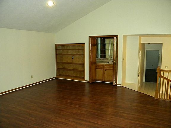 4th image of 1619 Quarterpath Dr