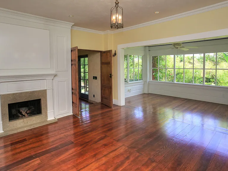 333 E Victoria St — Photo 4