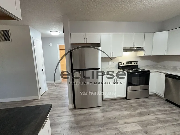 Summit View Apartments — Photo 135