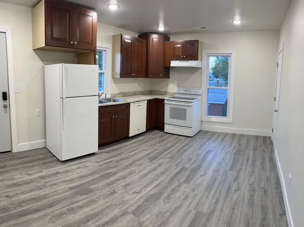 1176 Center Pl #2, Dubuque, IA 52001