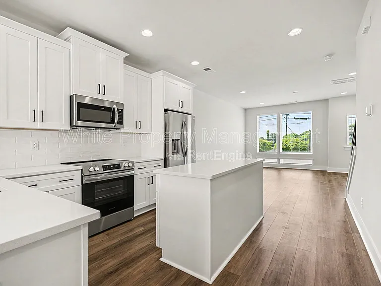 2146 N Graham St — Photo 10