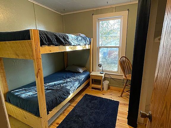 Middle Bedroom