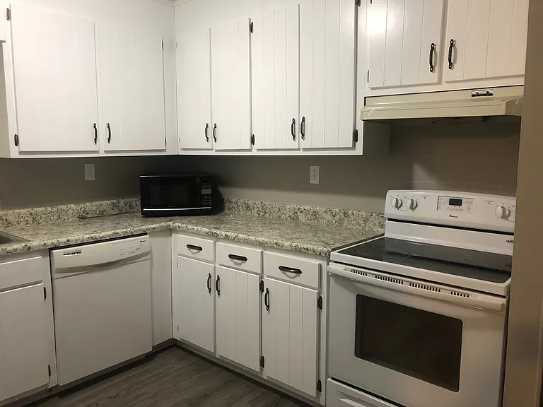 515 Chateau Dr SE — Photo 5