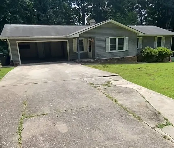 693 Maple Ln — Photo 1