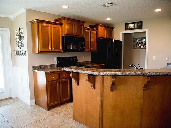 3rd image of 200 Victorian Lake Dr