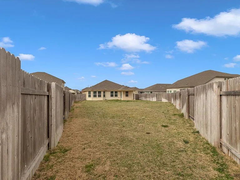 405 Grasslands Trl — Photo 37