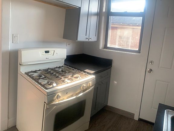 2nd image of 6404 N Hermitage Ave