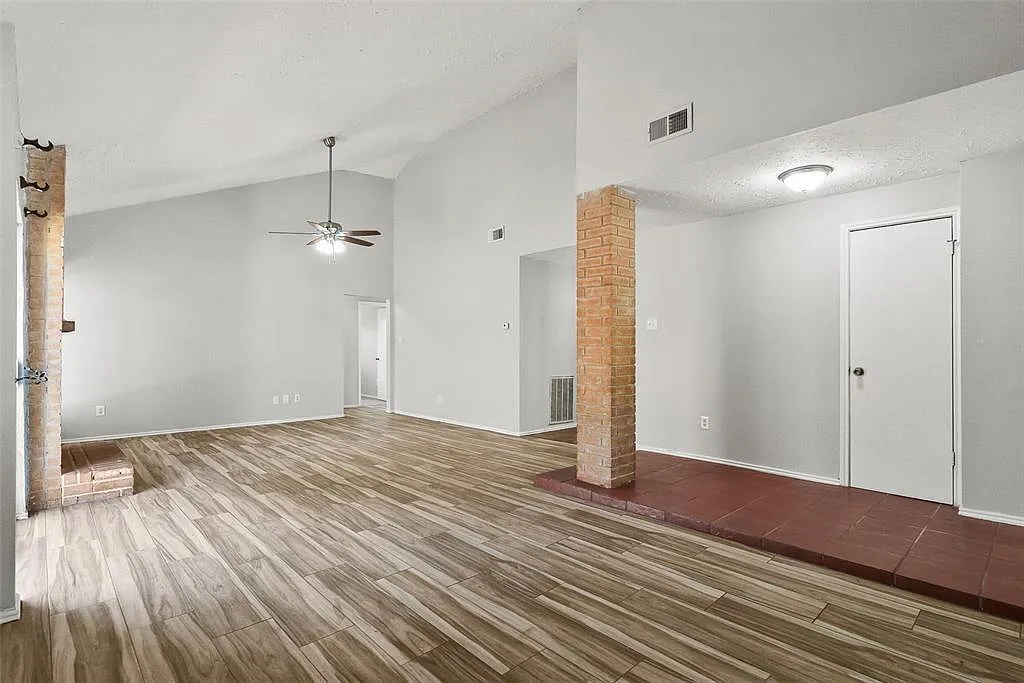 3 bed, 2.0 bath, 1449 sqft, $1,690 — Photo 2