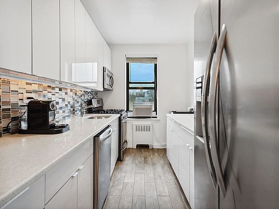 4th image of 3840 Greystone Ave APT 6L