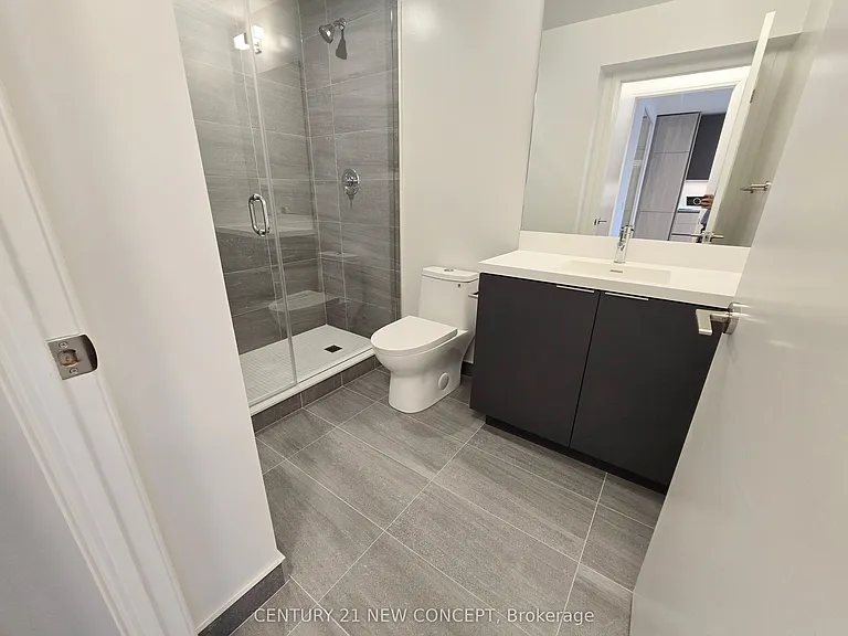 400 King St W #712 — Photo 9
