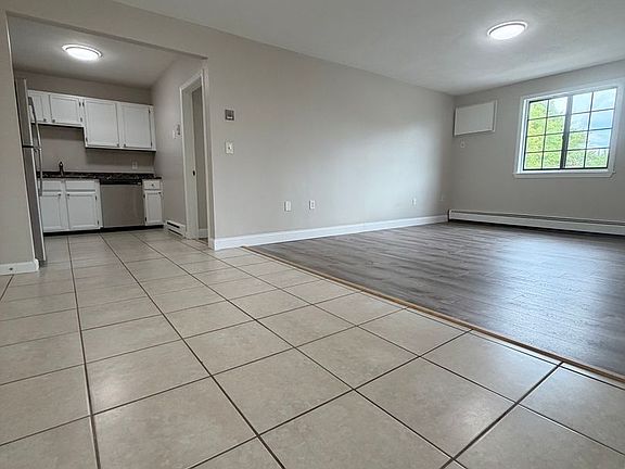 4th image of 153 W Hancock St APT 33