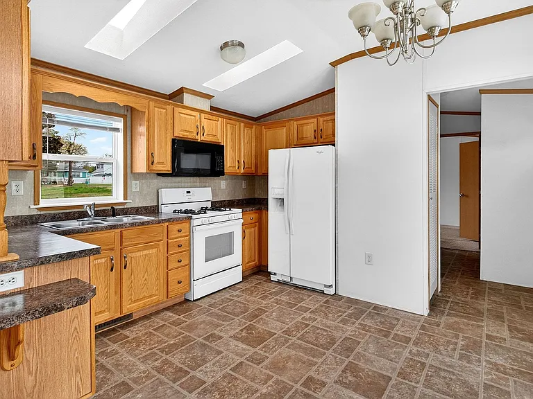 15 W Redwood Ave — Photo 9