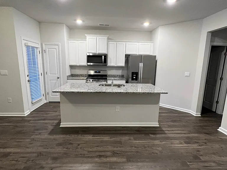300 Bisham Ct — Photo 4