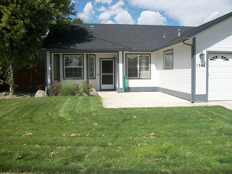 1344 Guiness Way — Photo 2