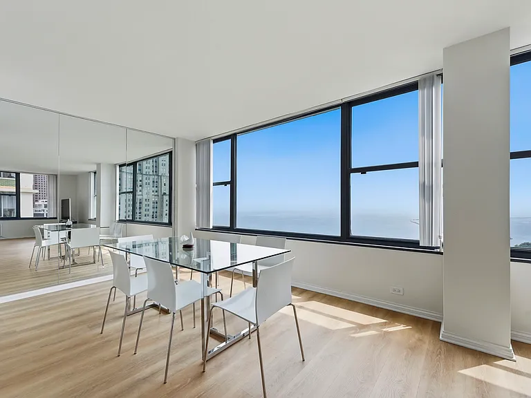 Dining Area view of Oak Street/Lake Michigan