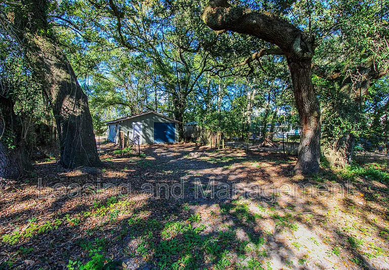 2104 Maybank Hwy — Photo 12