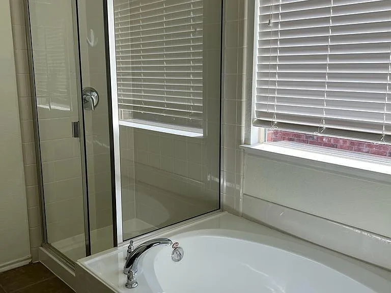 1011 Meadow Green Ct — Photo 14