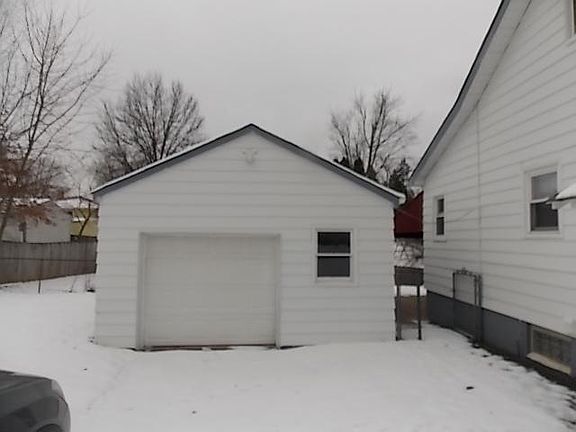 3rd image of 124 Rosewood Ave