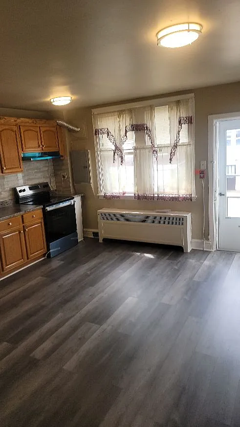 2 bed, 1100 sqft, $1,500 — Photo 2