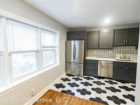 4th image of 3457 Holmes St #303