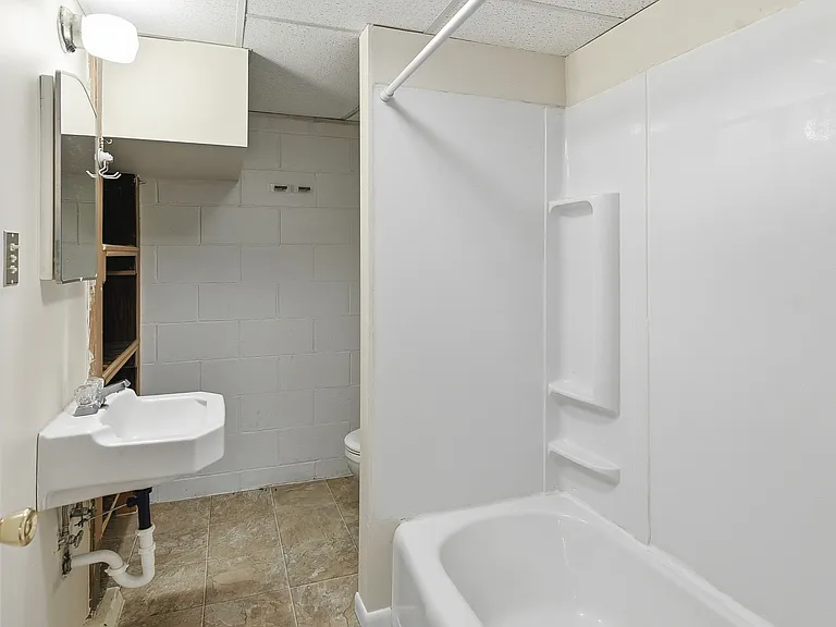 3202 Calhoun St — Photo 24