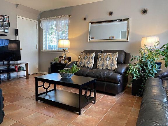 3rd image of 3684 Varian Ave