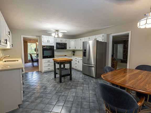 2nd image of 102 Arbor Ln