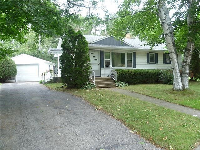 1st image of 215 Birch Ct