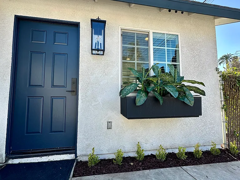 5157 Magnolia Ave — Photo 2