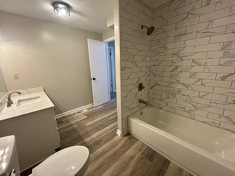 122 W North St #5 — Photo 20