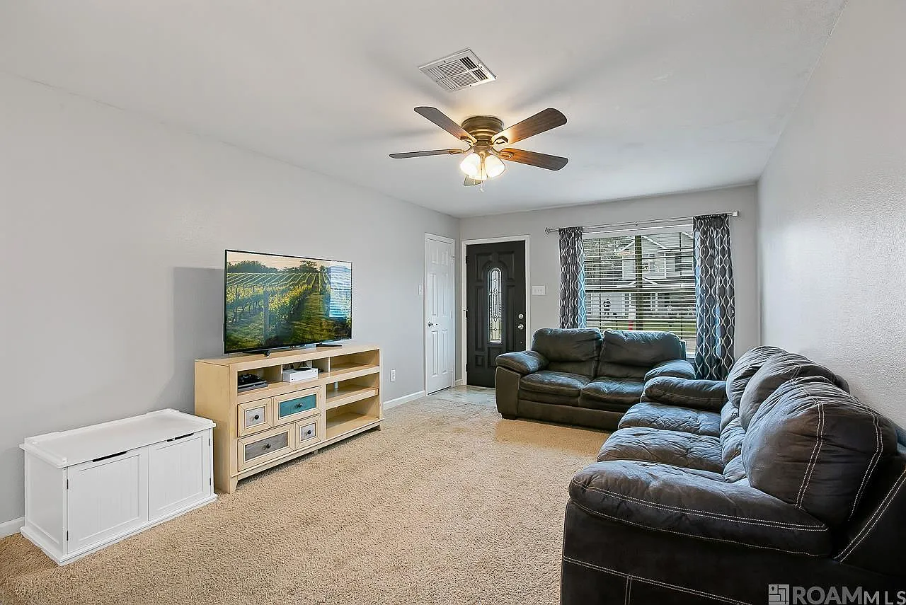 3 bed, 1133 sqft, $1,600 — Photo 2