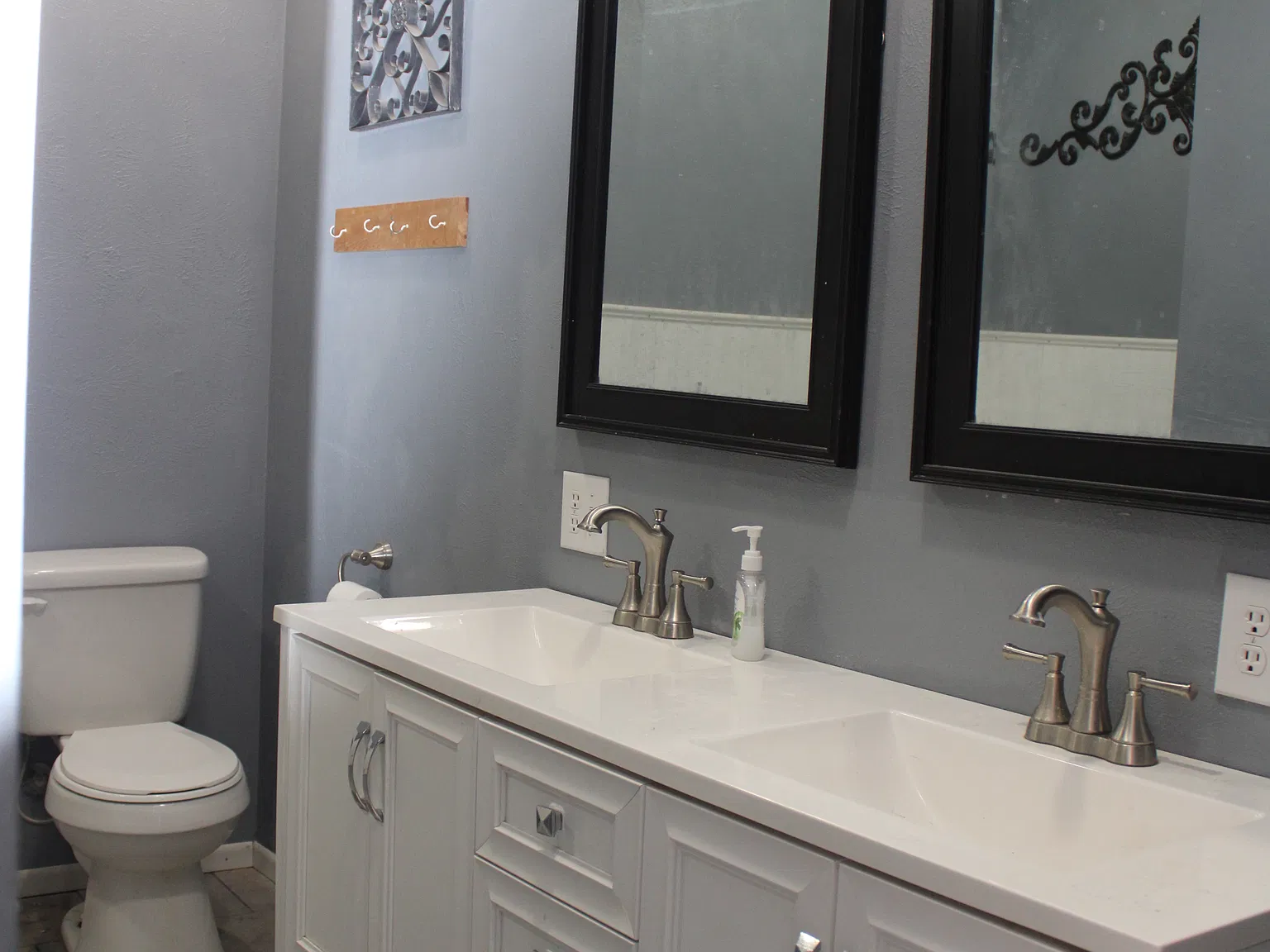5 bed, 2400 sqft, $2,500 — Photo 3